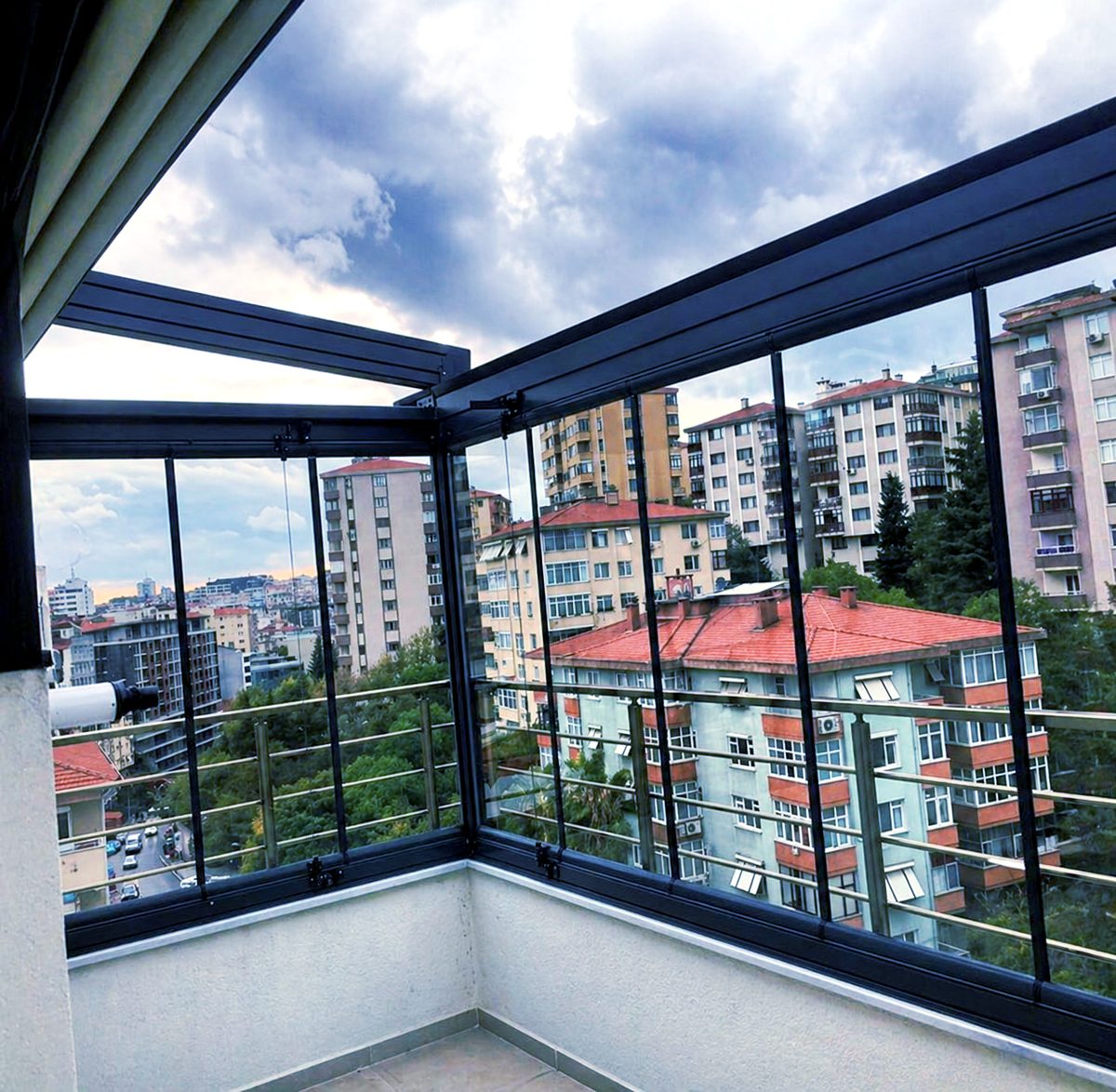 Küçük Balkonu Yaşam Alanına Dönüştürmek: 10 Profesyonel İpucu